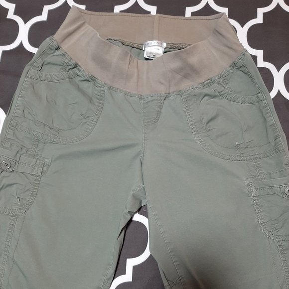 💜3/$15💜Khaki maternity Shorts - Picture 1 of 3